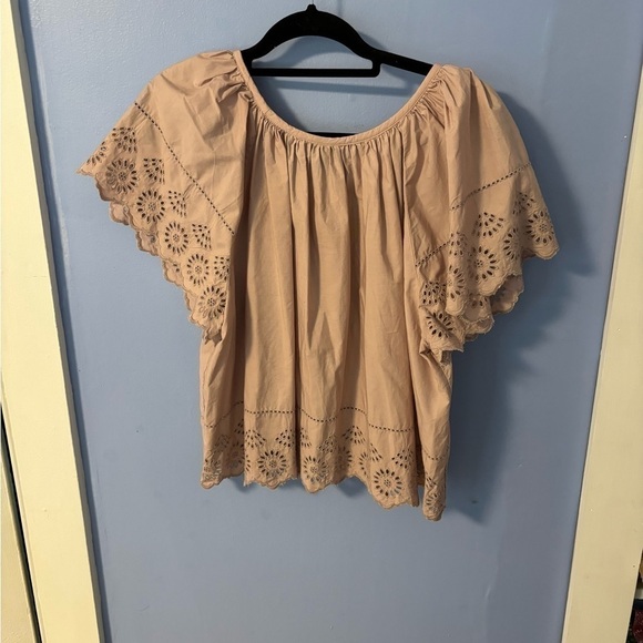 Darling 💖 perfect for summer Gap eyelet flutter sleeve blouse - Picture 5 of 7